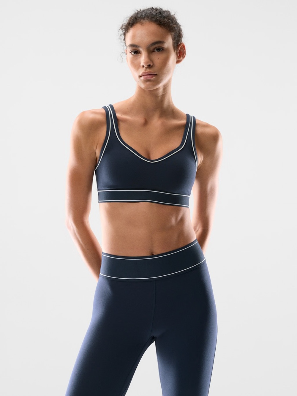 Aritzia TNA Golden LIFE Tiebreak Sports Bra Navy - Size L (Admiral/White)